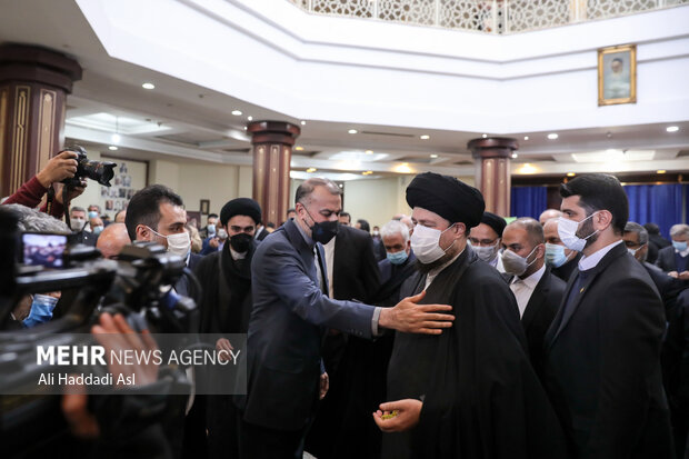 FM visits mausoleum of Imam Khomeini on rev. anniv.