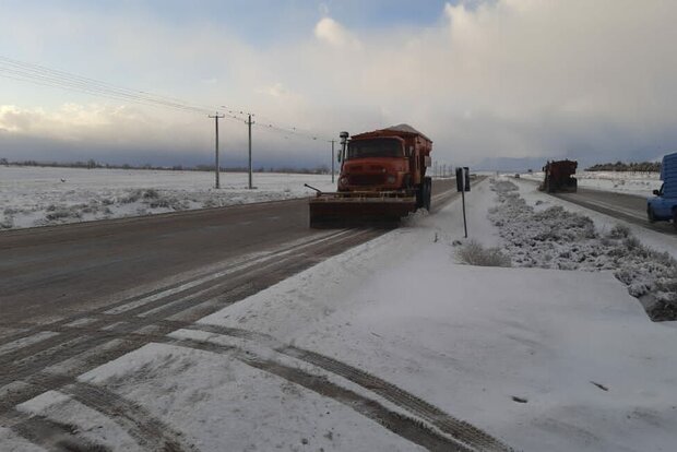 VIDEO: Plowing snow from roads in Alborz province