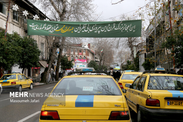 آذین بندی شهر ساری همزمان با ایام الله دهه فجر انقلاب اسلامی