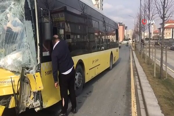 Başakşehir'de iki İETT otobüsü çarpıştı: 6 yaralı