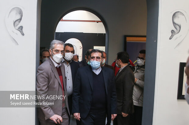 بازدید وزیر فرهنگ و ارشاد اسلامی از نمایشگاه تجسمی فجر