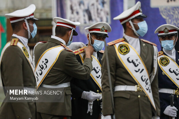 دژبان های ارتش در حال آماده شدن برای مراسم تجدید میثاق رییس و نمایندگان مجلس با آرمان های امام خمینی (ره) هستند