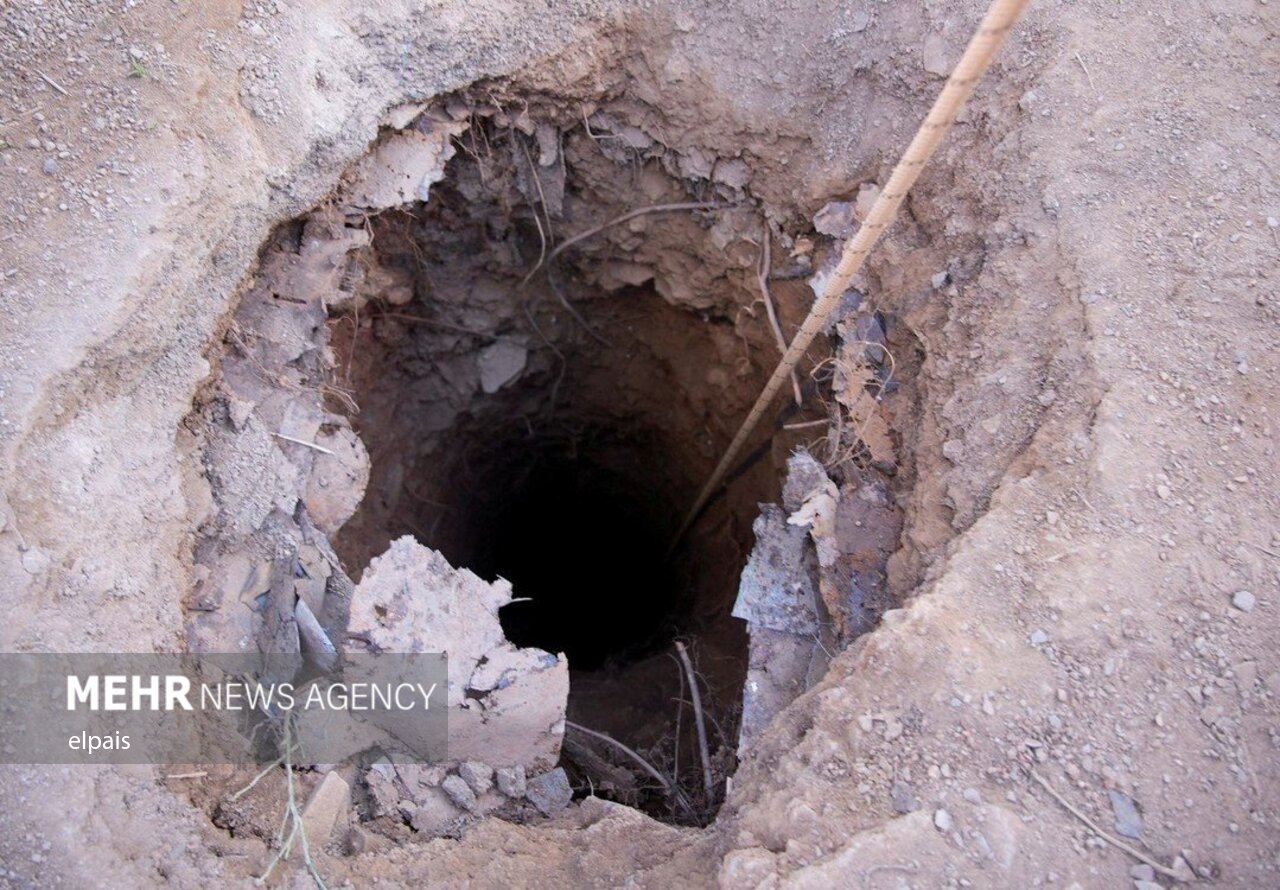 حبس شدن کارگر کرجی در چاه ۳۰ متری