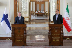 ایران اور فن لینڈ کے وزراء خارجہ کی ملاقات
