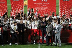 دو جام نکونام با عبور از استقلال و پرسپولیس