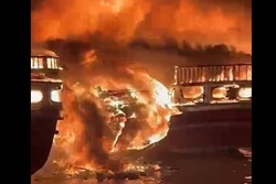 لنج‌های باری نخل تقی به صورت کامل در آتش سوختند