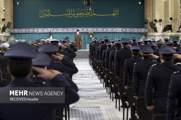 دیدار فرماندهان و افسران نیروی هوایی ارتش با رهبر معظم انقلاب