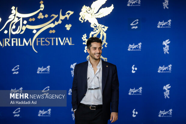 ساعد سهیلی  بازیگر فیلم شهرک  در مراسم پیش از اکران فیلم خود در نهمین روز چهلمین جشنواره فیلم فجر حضور دارد