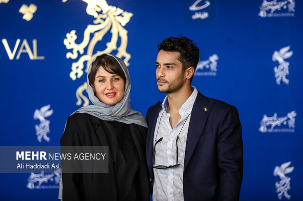 ساعد سهیلی  بازیگر فیلم شهرک به همراه همسر خود گلوریا هاردی در مراسم پیش از اکران فیلم خود در نهمین روز چهلمین جشنواره فیلم فجر حضور دارند