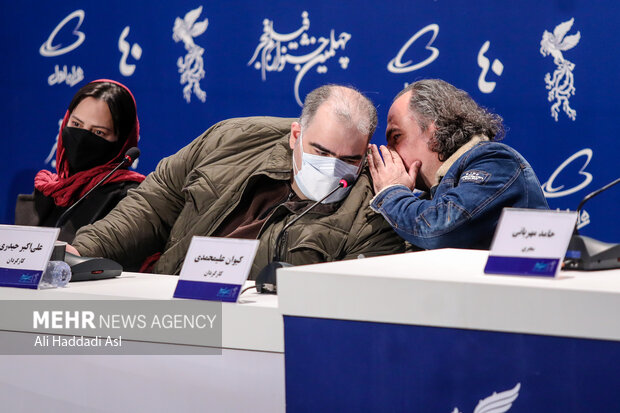 کیوان علی محمدی  و علی اکبر حیدری کارگردانان فیلم ۲۸۸۸ در نشست خبری فیلم خود در نهمین روز چهلمین جشنواره فیلم فجرحضور دارند