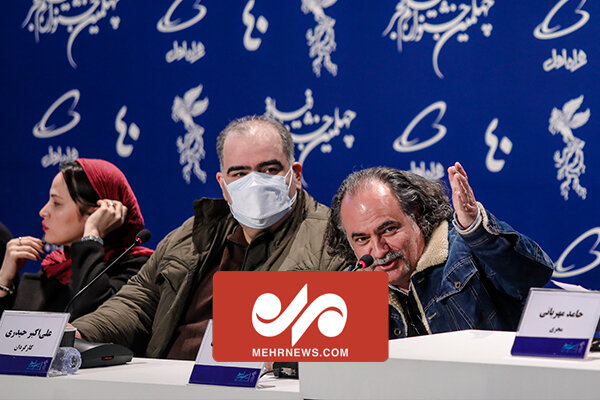 اشک‌ ریختنِ کارگردان فیلم ۲۸۸۸ در نشست خبری جشنواره فیلم فجر