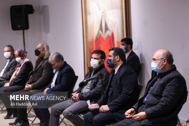 السيد رئيسي يلتقي جمعاً من الفنانين التشكيليين الإيرانيين