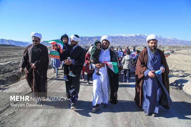 جشن انقلاب اسلامی در روستای دورافتاده فتح الله