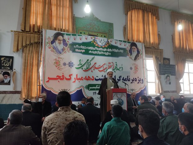 فساد سیستماتیک پهلوی جای خود را به ایثار و خدمت به مردم داده است