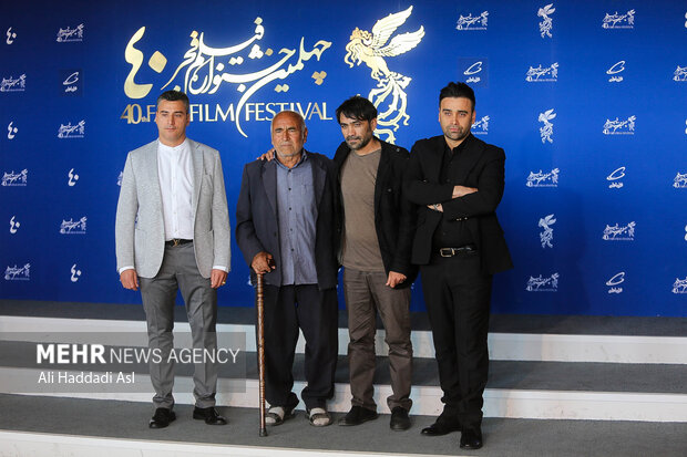 عوامل فیلم درب در مراسم پش از اکران فیلم خود در یازدهمین روز چهلمین جشنواره فیلم فجر حضور دارند