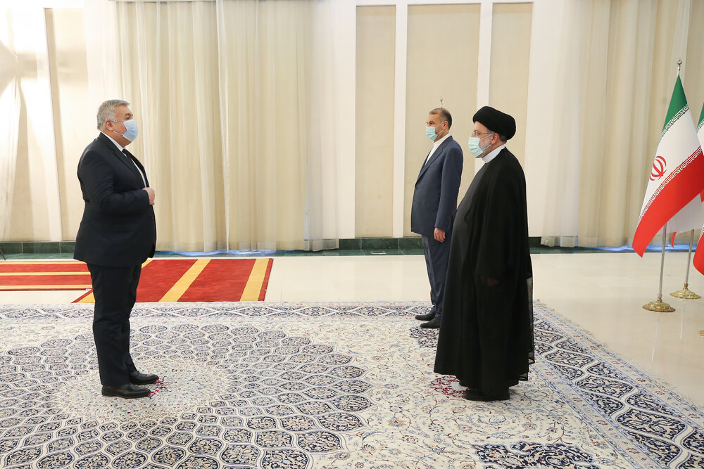 ایرانی صدر رئیسی سے تہران میں تعینات غیر ملکی سفراء اور نمائندوں کی ملاقات