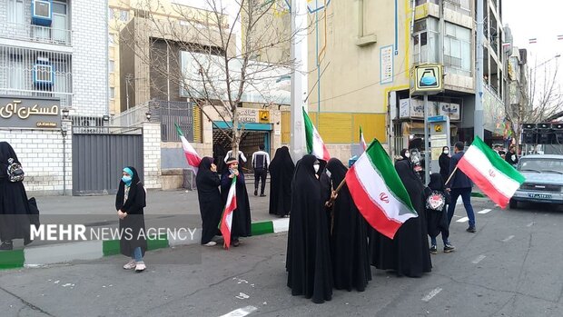 مراسم یوم الله۲۲ بهمن آغاز شد/ اهتزاز پرچم ایران در «ملک سلیمان»