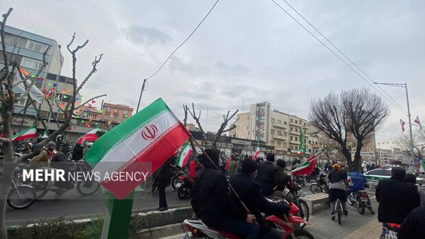 حضور پرشور مردم در یوم الله ۲۲ بهمن/ اهتزاز پرچم ایران در «ملک سلیمان»