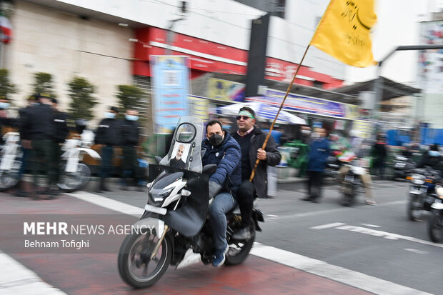 Tehraners mark 22nd Bahman celebrations