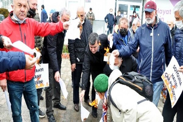 Türkiye'de zam protestosu; Faturalar yakıldı