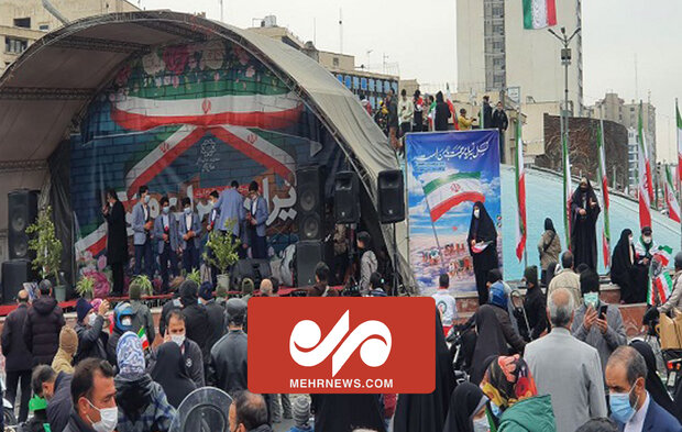 حضور گسترده‌ کودکان و نوجوان در برگزاری جشن سالروز پیروزی انقلاب 