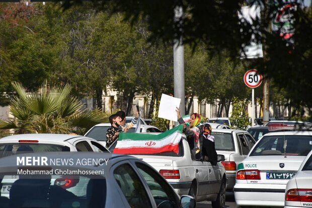 راهپیمایی خودرویی مردم بوشهر در یوم الله ۲۲بهمن