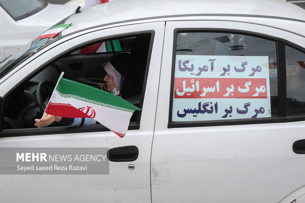 راهپیمایی یوم الله ۲۲ بهمن در تهران صبح امروز از میدان صادقیه تا میدان آزادی بصورت خودرویی برگزار شد