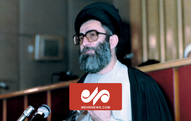 سجده حضرت آیت‌الله خامنه‌ای پس از شنیدن خبر پیروزی انقلاب اسلامی