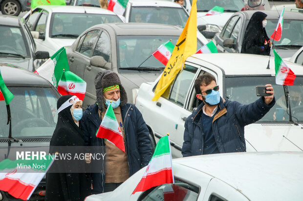 جلوه‌هایی از شکوه راهپیمایی ۲۲ بهمن در دارالعباده