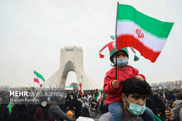 کودکان در مراسم راهپیمایی چهل و سومین سالروز پیروزی انقلاب اسلامی در تهران حضور دارند