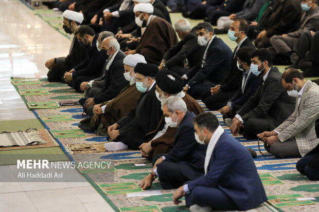 حجت الاسلام سید ابراهیم رئیسی ، رئیس جمهور در نماز جمعه تهران حضور دارد