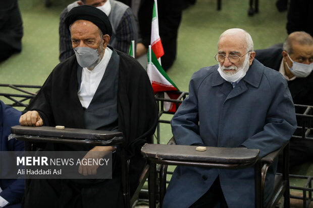 حجت الاسلام سیدمحمو دعایی مدیر مسئول روزنامه اطلاعات در نماز جمعه تهران حضور دارد