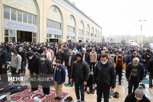 نماز جمعه ۲۲ بهمن به امامت حجت الاسلام محمدجواد حاج‌علی‌اکبری امام جمعه موقت تهران و سخنرانی حجت الاسلام سید ابرهیم رئیسی رئیس جمهور در مصلی بزرگ تهران برگزار شد