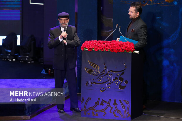 علی اکبر اصانلو موفق به دریافت دیپلم افتخار بهترین نقش مکمل مرد برای فیلم نگهبان شب در مراسم اختتامیه چهلمین جشنواره فیلم فجر شد