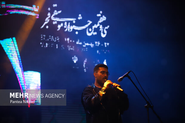 در سومین شب سی و هفتمین جشنواره موسیقی فجر  کنسرت علی یاسینی در سالن میلاد نمایشگاه بین المللی برگزار شد