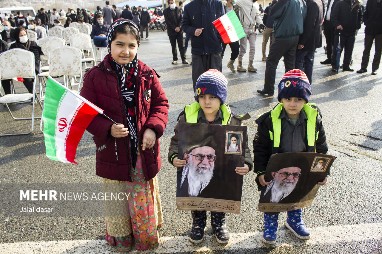 حضور کودکان و نوجوان تبریزی در مراسم جشن پیروزی انقلاب اسلامی