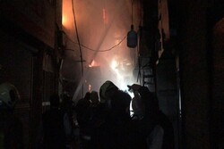 جزئیات حادثه آتش‌سوزی در تیمچه حاجب‌الدوله/ اطفا به‌ طور کامل انجام نشده‌ است