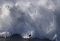 موج های غول آسا در پرتغال