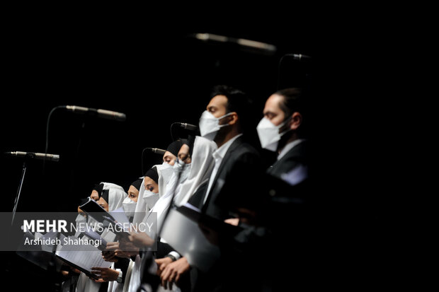 اجرای ویژه شهید سلیمانی توسط ارکسترسمفونیک سازمان صدا وسیما در  سومین شب جشنواره موسیقی فجر در تالار وحدت برگزار شد