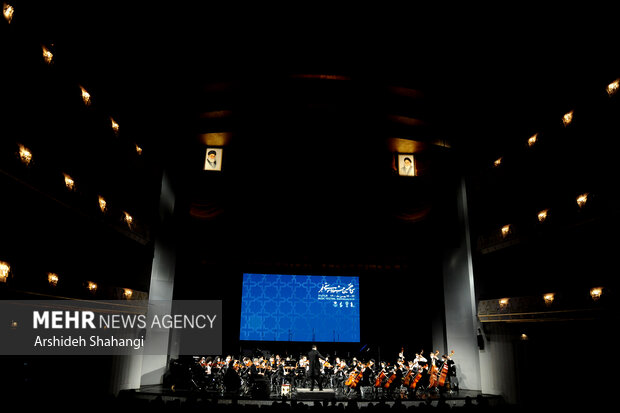 اجرای ویژه شهید سلیمانی توسط ارکستر صدا و سیما در سومین شب جشنواره موسیقی فجر در تالار وحدت برگزار شد
