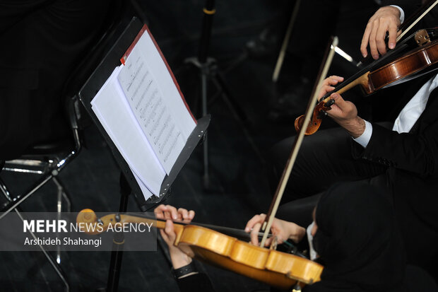 اجرای ویژه شهید سلیمانی توسط ارکستر صدا و سیما در  سومین شب جشنواره موسیقی فجر در تالار وحدت برگزار شد