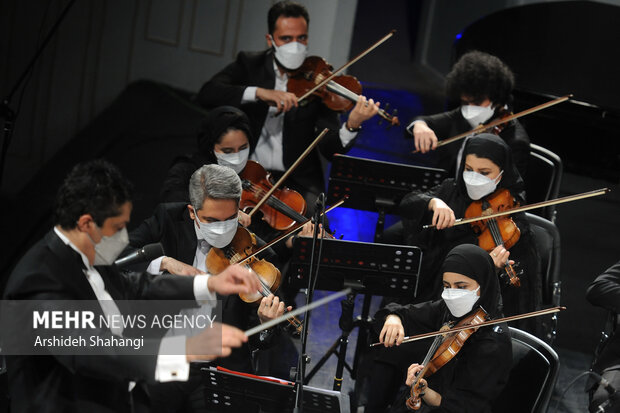 اجرای ویژه شهید سلیمانی توسط ارکستر صدا و سیما در  سومین شب جشنواره موسیقی فجر در تالار وحدت برگزار شد