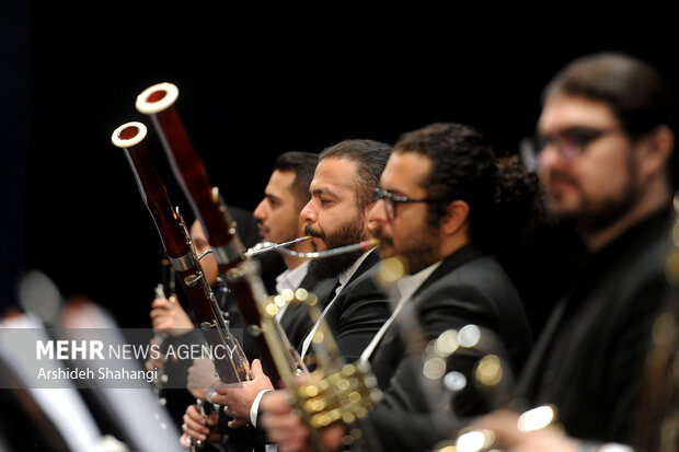 اجرای ویژه شهید سلیمانی توسط ارکسترسمفونیک سازمان صدا وسیما در  سومین شب جشنواره موسیقی فجر در تالار وحدت برگزار شد