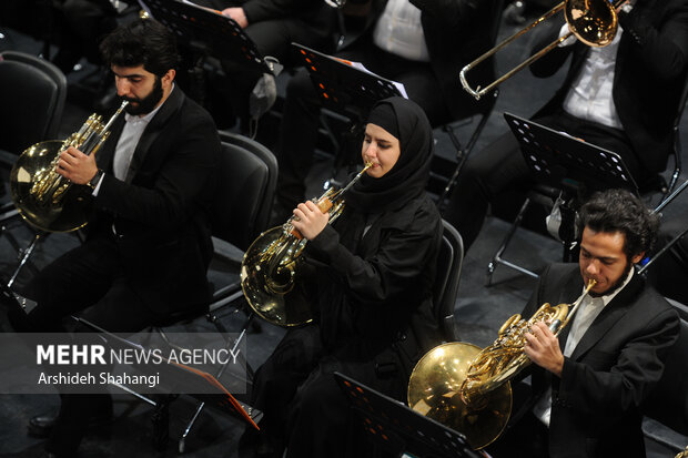 اجرای ویژه شهید سلیمانی توسطارکسترسمفونیک سازمان صدا وسیما در  سومین شب جشنواره موسیقی فجر در تالار وحدت برگزار شد