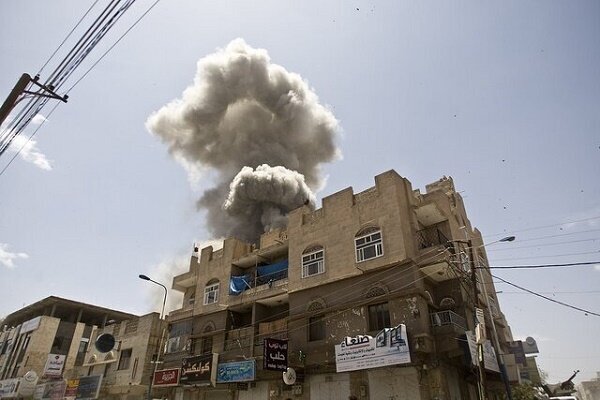 یمن کے 2 صوبوں پر سعودی عرب کے جنگي طیاروں کی وحشیانہ بمباری