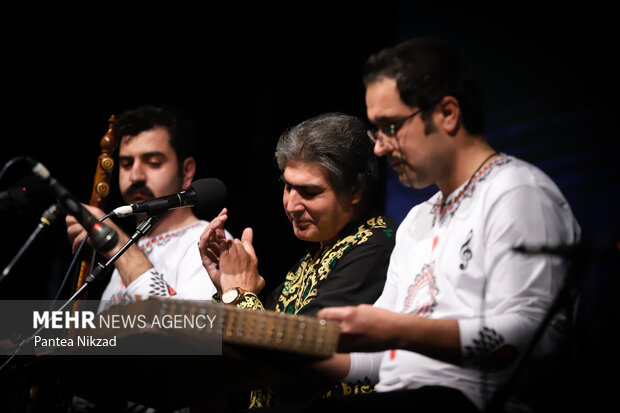 در چهارمین شب از سی و هفتمین جشنواره موسیقی فجر کنسرت گروه نوای سیمره  در فرهنگسرای ارسباران برگزار شد