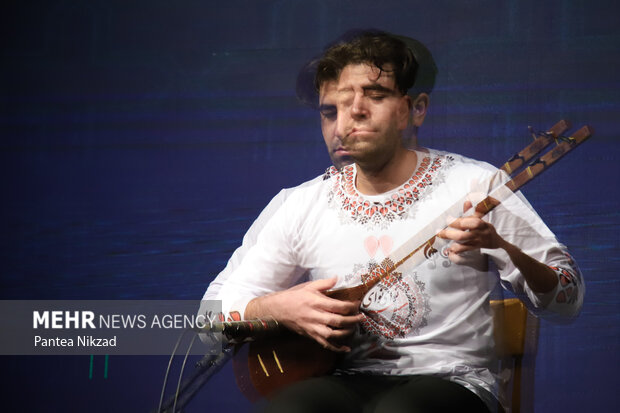 در چهارمین شب از سی و هفتمین جشنواره موسیقی فجر کنسرت گروه نوای سیمره در فرهنگسرای ارسباران برگزار شد