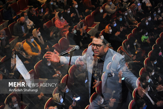 در چهارمین  شب سی و هفتمین جشنواره موسیقی فجر کنسرت حجت اشرف زاده  در تالار وحدت برگزار شد
