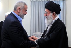 هنية يهنئ آية الله السيد علي الخامنئي بذكرى انتصار الثورة الاسلامية