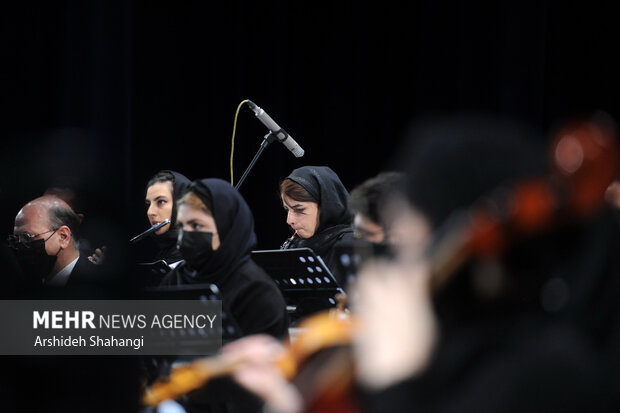 پنجمین شب جشنواره موسیقی فجر با اجرای کنسرت ارکستر نغمه باران در تالار وحدت برگزار شد